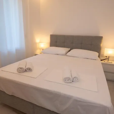 House Lux - *