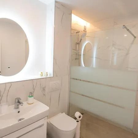 Apartment House Lux - *