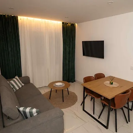 Apartment House Lux -